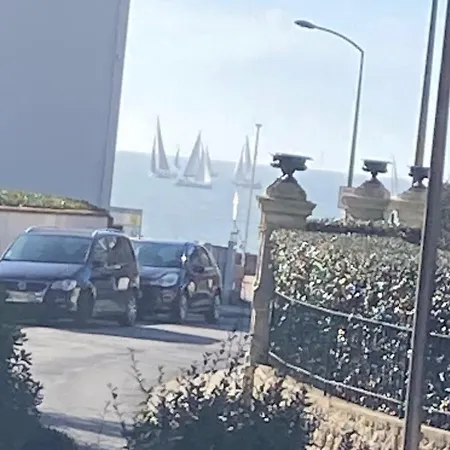 Вилла Avec Piscine A 150 M De La - *